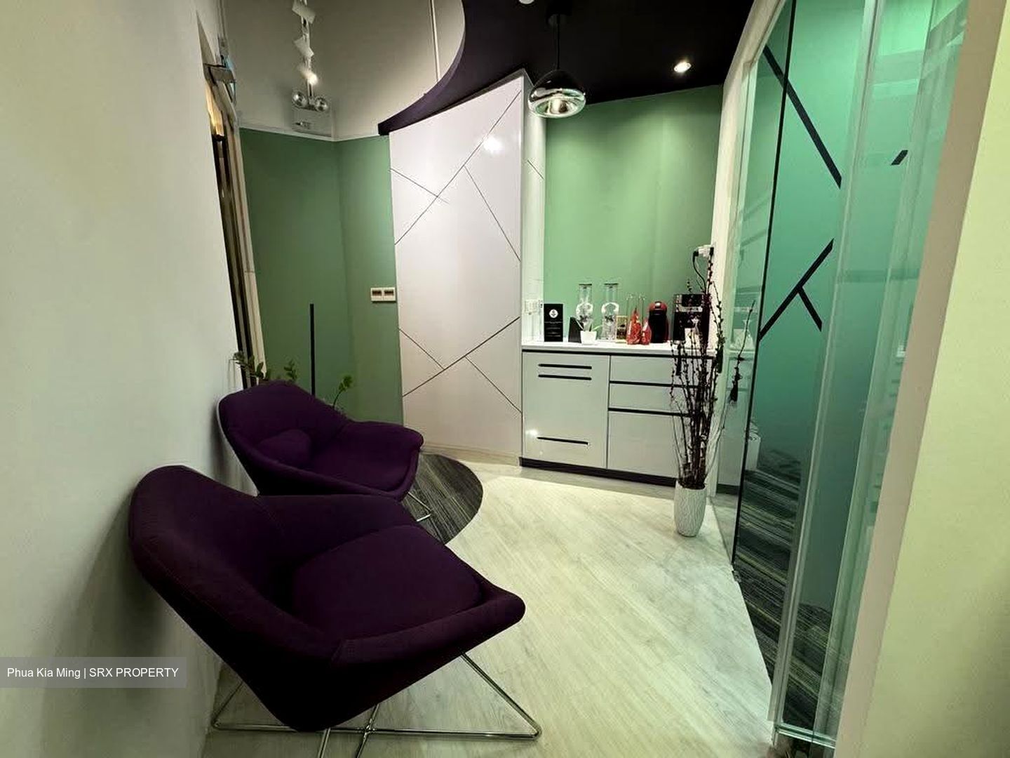 PLUS (D1), Office #611816581